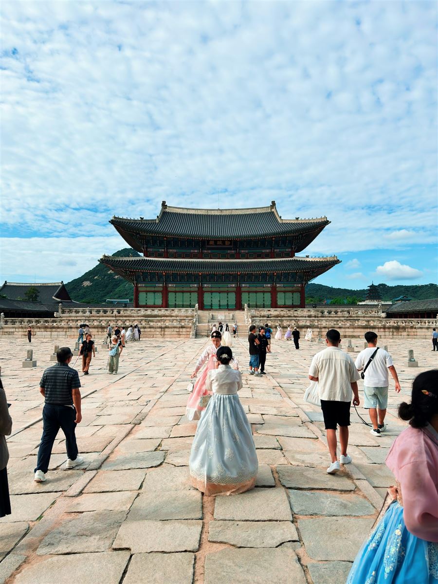 Visitors in hanbok at Gyeongbokgung Palace